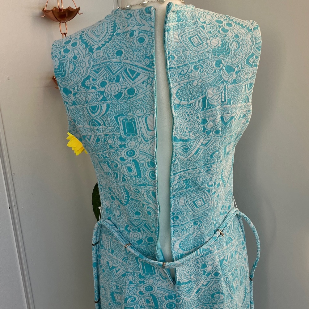 Vintage 60s 70s Bright Sky Blue & White Swirly Knee Length Sleeveless Day Dress - Picture 10 of 11
